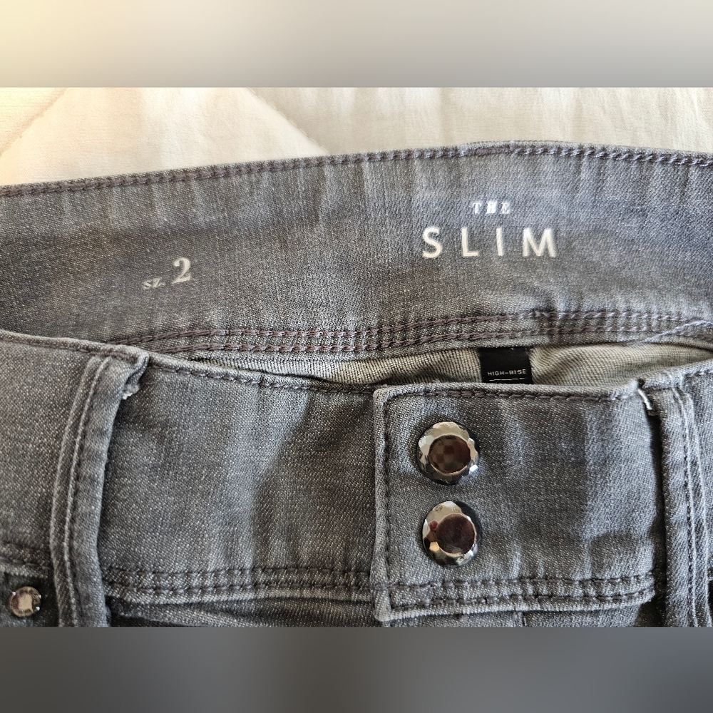 White House Black Market Classic Gray Women's Jeans Soft And Stretchy Size 2 - Picture 4 of 6
